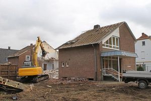 Abbrucharbeiten haben begonnen Pfarrheim wird abgerissen image 630 420f wn